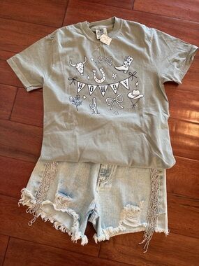 NEW Sage Green "Howdy" Tee Western Cowgirl Graphic Trendy Rodeo Cowboy Boots